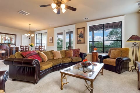 Beautiful Home at Hollows Resort - All Amenities Included
