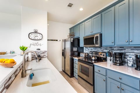 Hilltop Lake Travis Villa | Views + Resort Pools