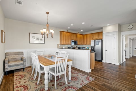 Lake & Hill Country Views | 5 Star Resort Access