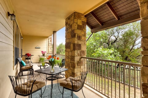 Peaceful by the Lake | Private Porch + Garage