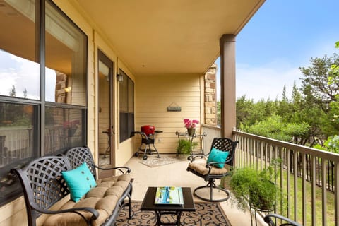 Peaceful by the Lake | Private Porch + Garage