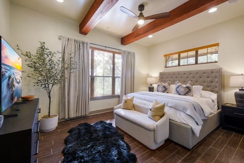 Primary Bedroom with King Bed & En Suite Bath