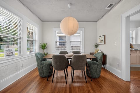 Updated 3BD Cottage in Murray Hill, Walk to Shops!