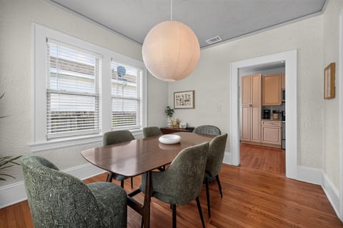 Updated 3BD Cottage in Murray Hill, Walk to Shops!