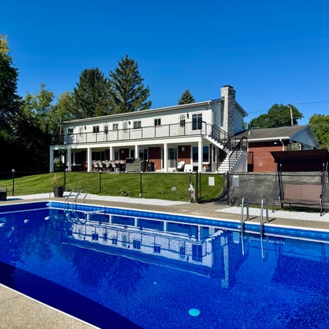 8 Beds Saratoga Waterfront Estate, Heated Pool, book direct