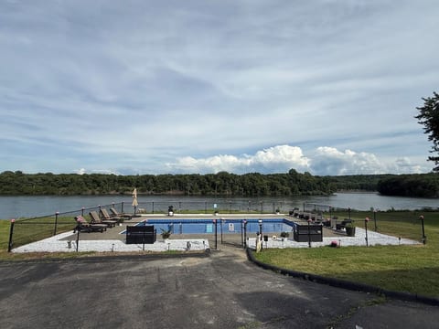 Saratoga 8 Beds Waterfront, Heated Pool By Track!