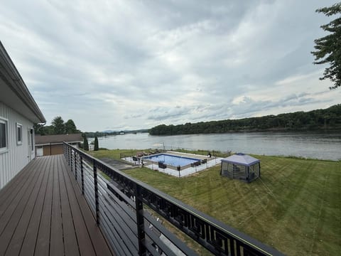 Saratoga 8 Beds Waterfront, Heated Pool By Track!