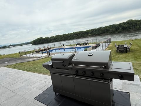 Saratoga 8 Beds Waterfront, Heated Pool By Track!