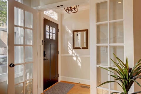 Heart of Old Town Alexandria|Historic|1800ft²