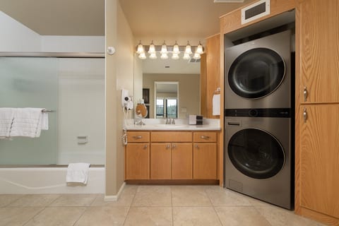 EV Charging*Private Hot tub*New Decor*