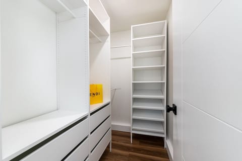 NEW Luxury Modern 4 Bed + Pool | 30+ Night Stay image 3