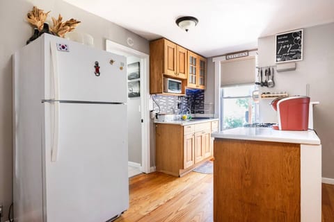 Charming 2-Bedroom Apt near Shelby Park/Germantown