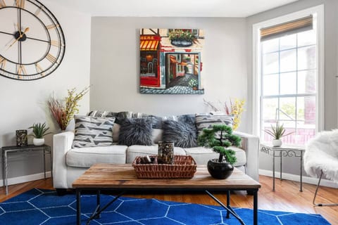 Charming 2-Bedroom Apt near Shelby Park/Germantown