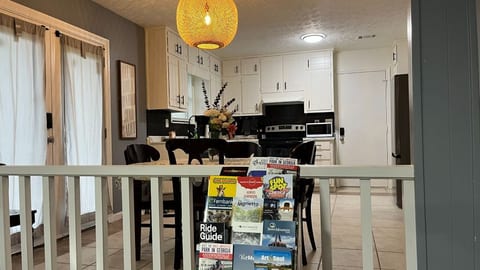 Entire 3BR Home |Free Parking | 20m to ATL Airport image 5