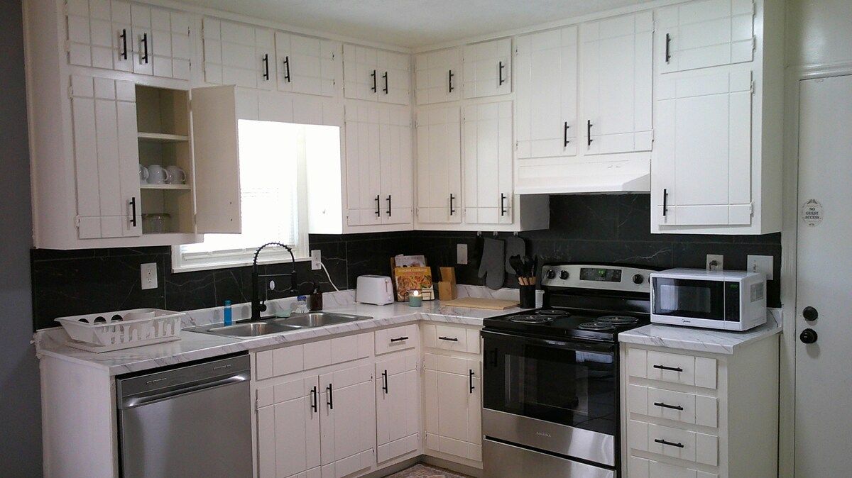 Entire 3BR House Near ATL • Guest Favorite Retreat