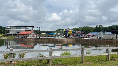 Spivey Splash Waterpark (2.9 miles from/to the property)
