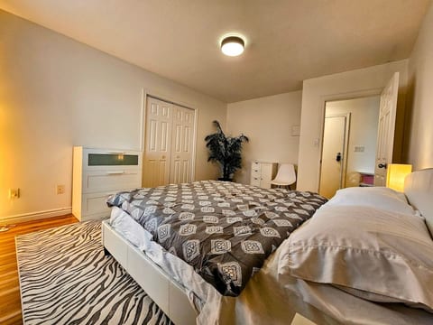 THE DINI | Bright Top-Floor 2BR + Parking image 2