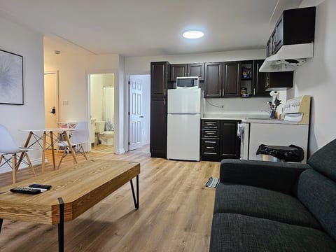 THE DINI | Bright Top-Floor 2BR + Parking image 4