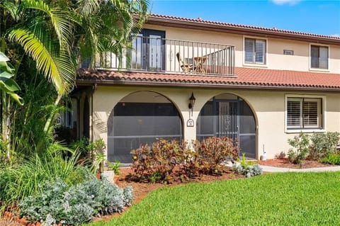 Fully FURNISHED TURNKEY townhouse with carport