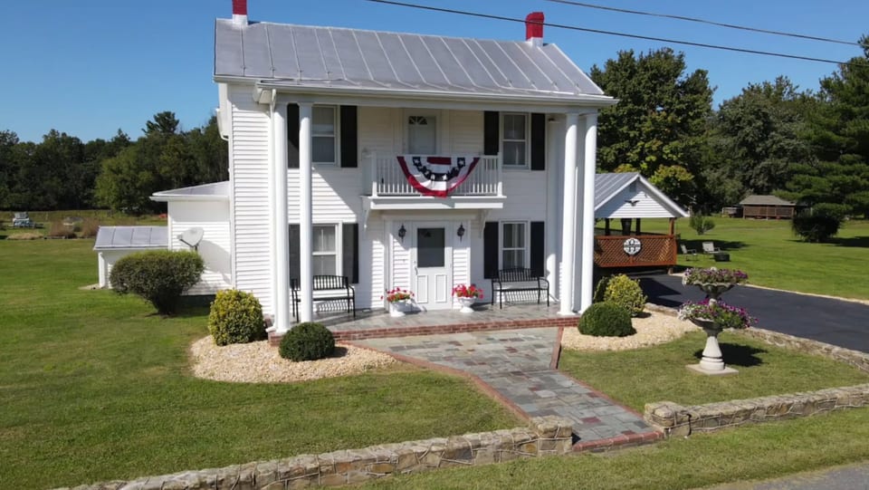 The Baker Farmhouse - Luray