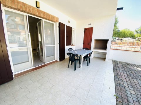 Moderne Villa mit Terrasse, Grill, Privatgarten