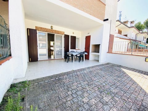 Moderne Villa mit Terrasse, Grill, Privatgarten