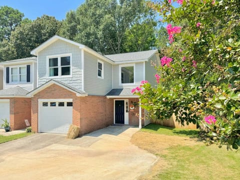 Aubie's Abode-walkable to downtown Auburn & campus - Holiday Home