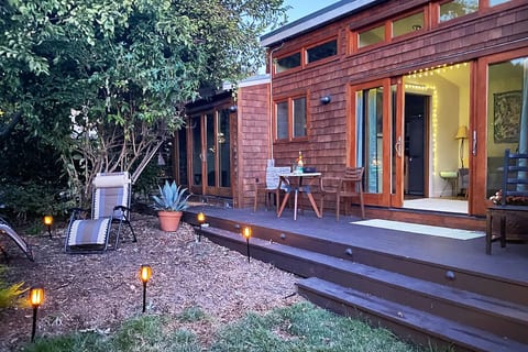 Adorable Cottage in Garden Oasis with Hot Tub image 1
