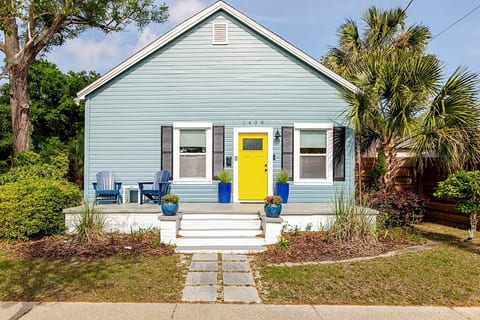 Vintage Charmer with Tiny Pool Close to Downtown