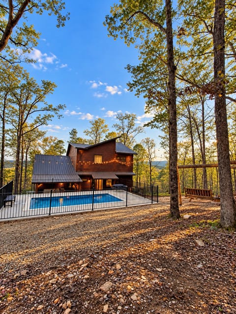 Rustic Wooded Cabin & Pool