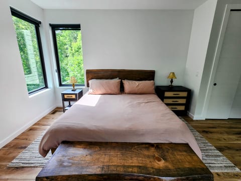 Master Bedroom with King bed, en-suite bathroom, fireplace