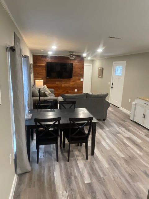Pet-Friendly Country Escape/ Near Z-Plex & Dwntown image 4