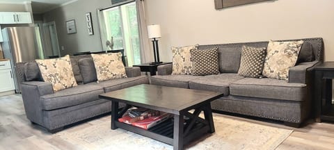 Pet-Friendly Country Escape/ Near Z-Plex & Dwntown image 1
