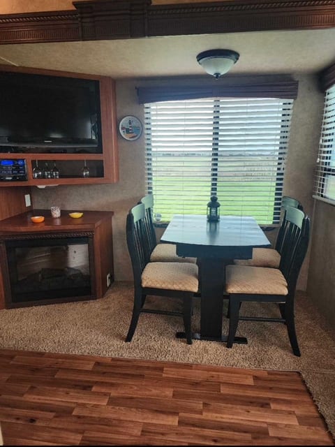 Couple's Camper/RV rental image 2