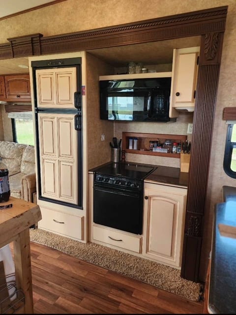 Couple's Camper/RV rental image 3