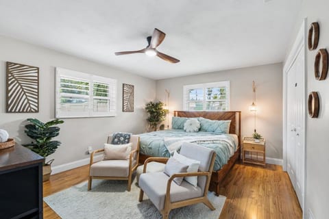 Twin Oaks | Pool, Tiki Bar, Fire Pit | 5 Min Beach