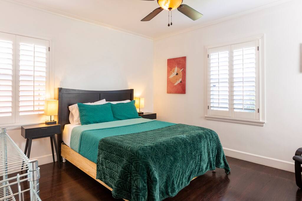Bedroom 4 - Queen size bed. 50" Roku 4kHD Tv. Bedroom 4 - Queen size bed. 50" Roku 4kHD Tv. - 420 Friendly Stay LA with Game Room By Sofi & LAX! - Los Angeles County