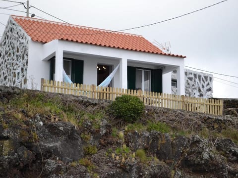 Rural Cottage with Sea View