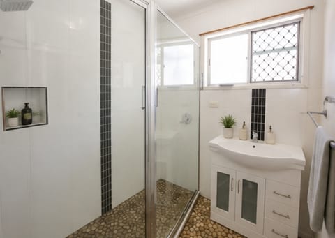 3 Bedroom Apartment - Chevron Island