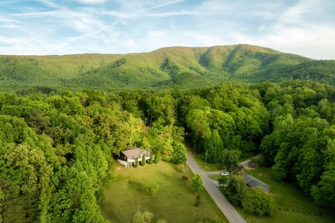 Secluded mountain retreat with panoramic views and peaceful forest surroundings