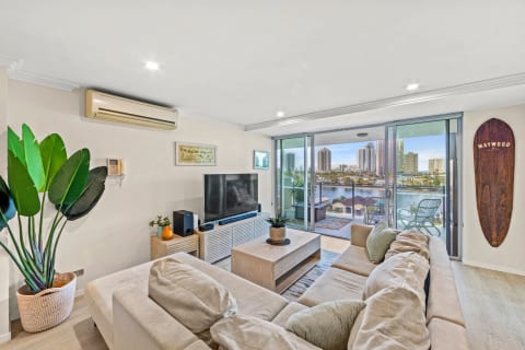 Modern 3 Bedroom 2 Bath Apartment Chevron Island