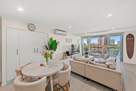 Modern 3 Bedroom 2 Bath Apartment Chevron Island