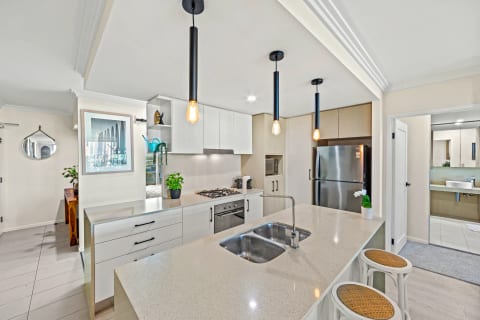 Modern 3 Bedroom Apartment Chevron Island