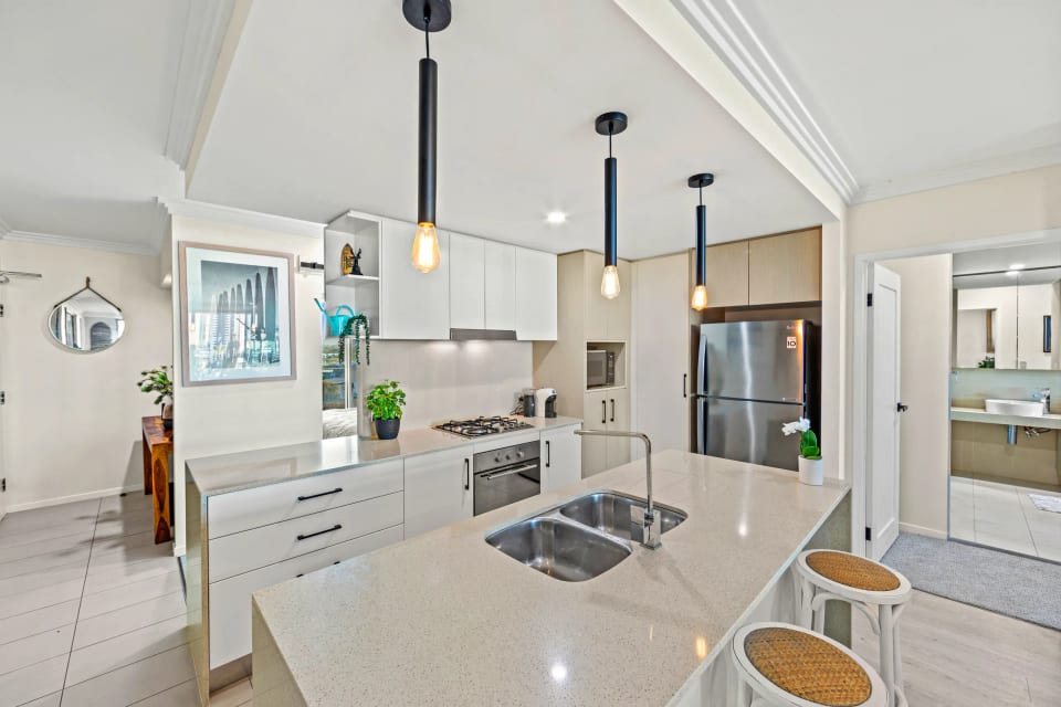 Modern 3 Bedroom Apartment Chevron Island - Surfers Paradise
