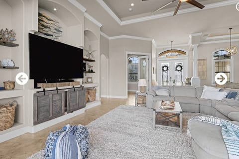 Villa Cheaper Than Therapy | Waterfront Pool Oasis