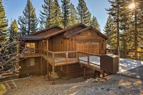 Incredible Mountain Getaway, with Hot Tub, Level 2 EV Charger, Nestled in a Large Wooded Lot