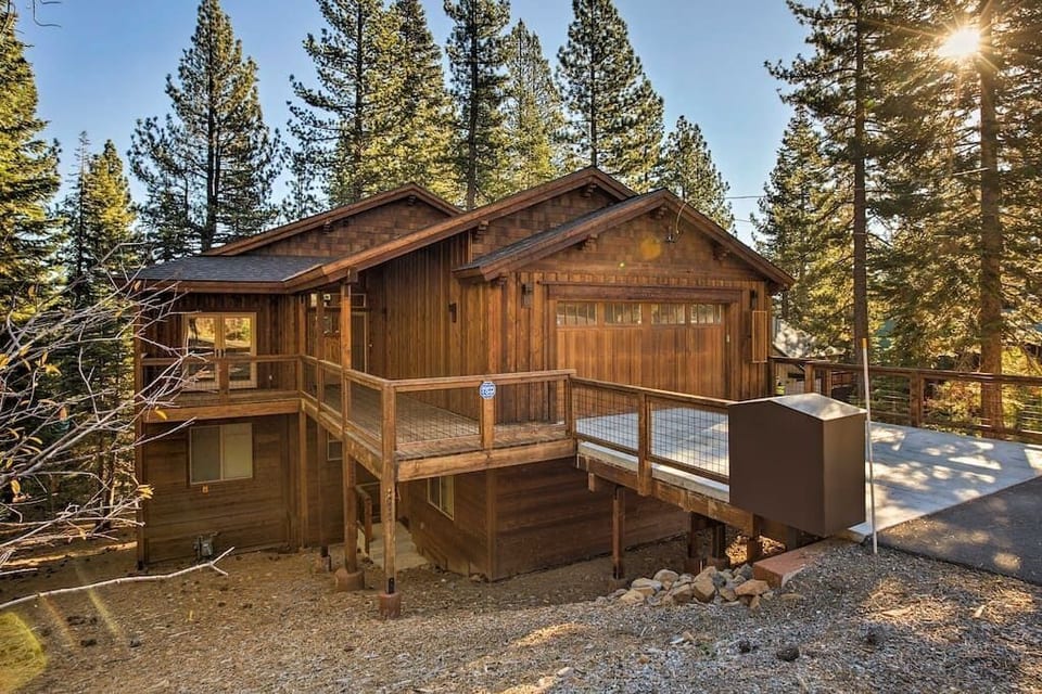 Incredible Mountain Getaway, with Hot Tub, Level 2 EV Charger, Nestled in a Large Wooded Lot