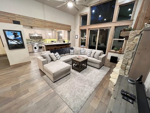 Open Plan Comfy Living Room with Fireplace