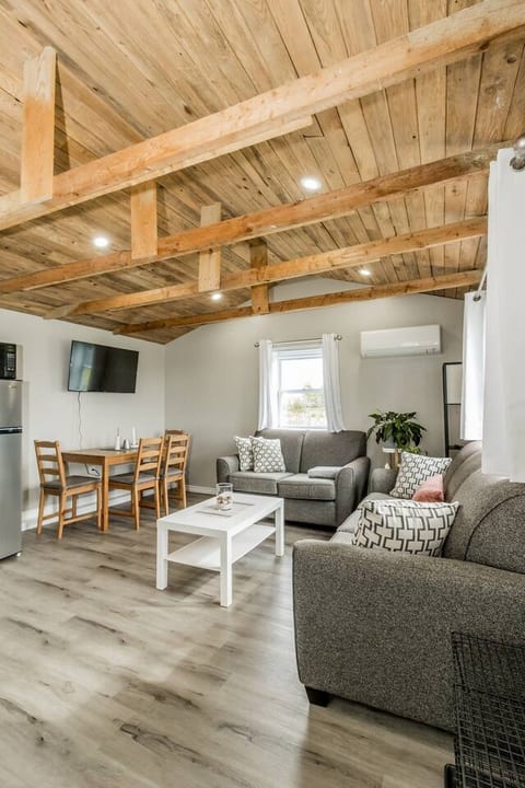Elegant home away from home - Valley View