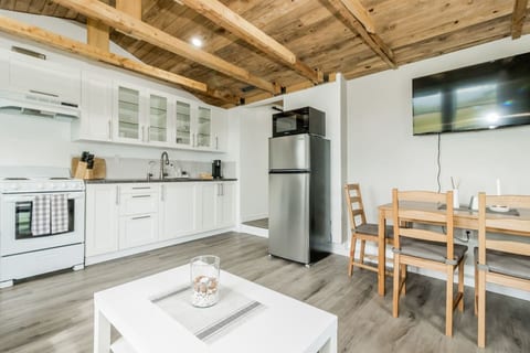 Elegant home away from home - Valley View